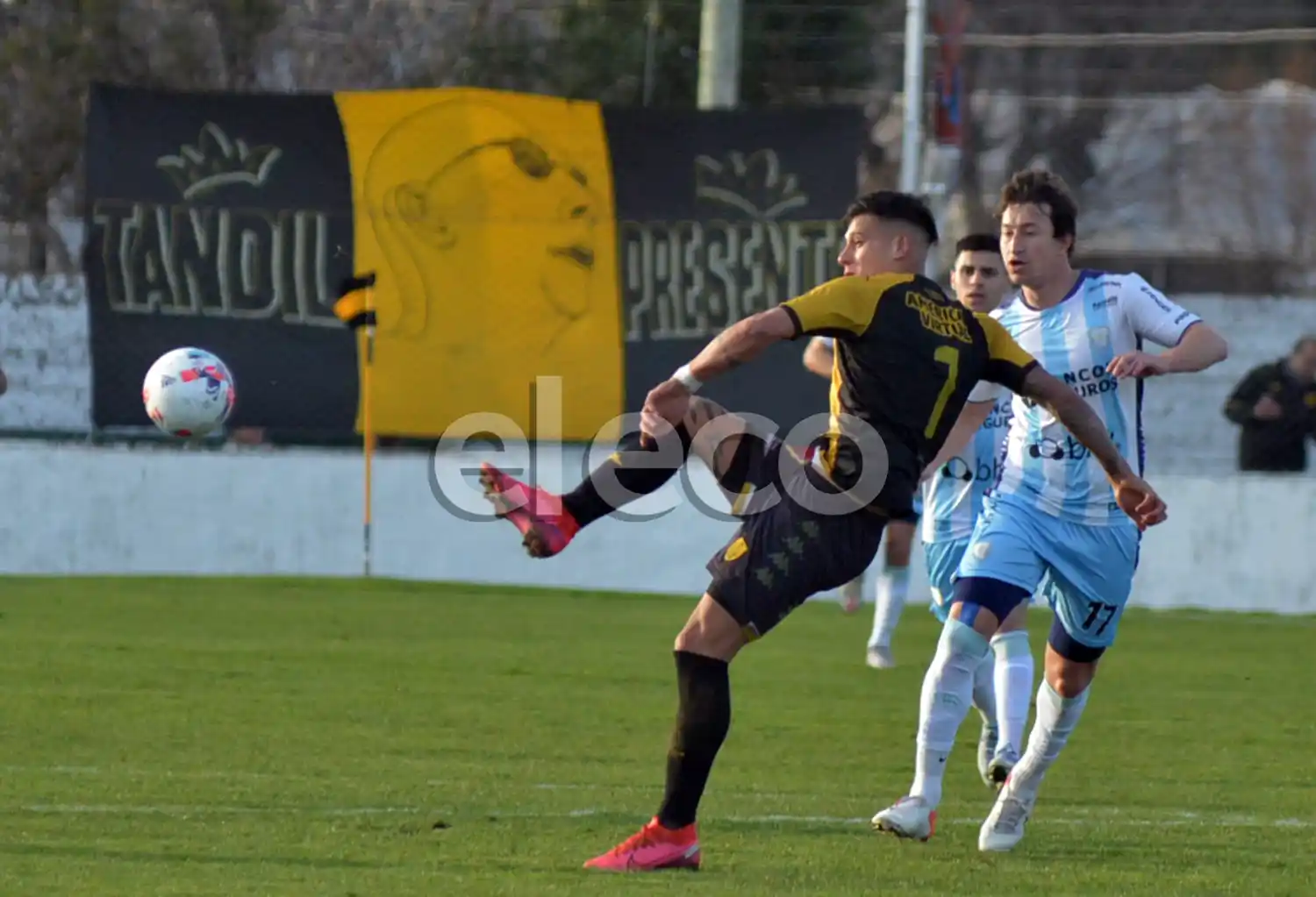 Bonansea, potencia y amenaza de gol en Santamarina.