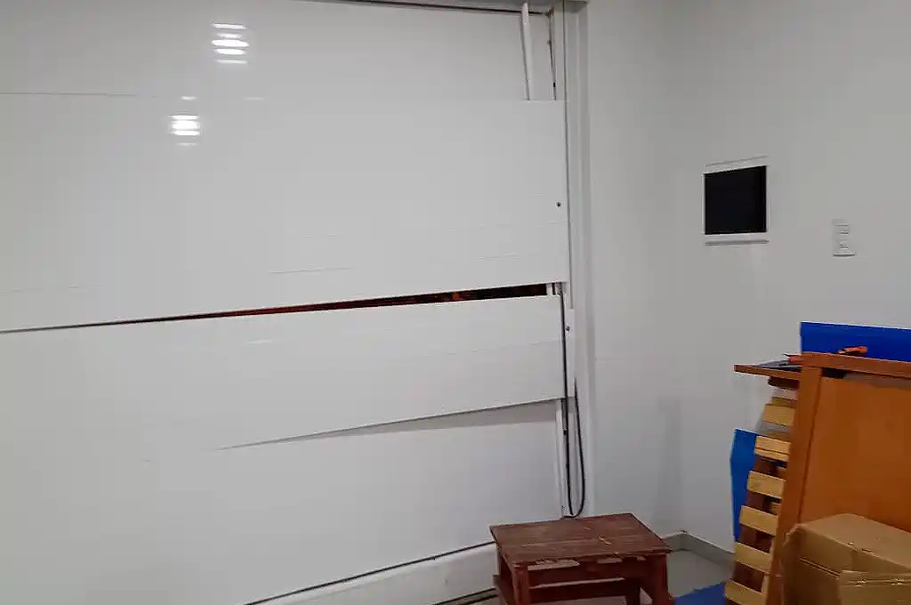 patada portón barrio sarmiento - 2