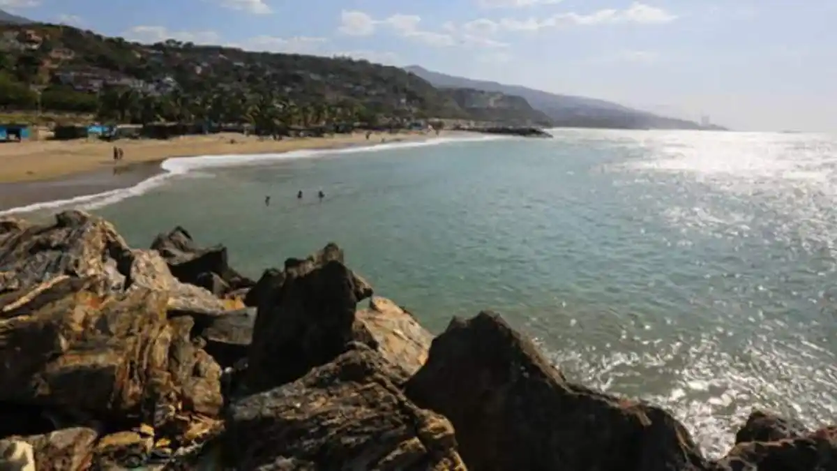 Hallaron cadáver de un hombre en playa La Zorra de Catia La Mar (VIDEO SENSIBLE)