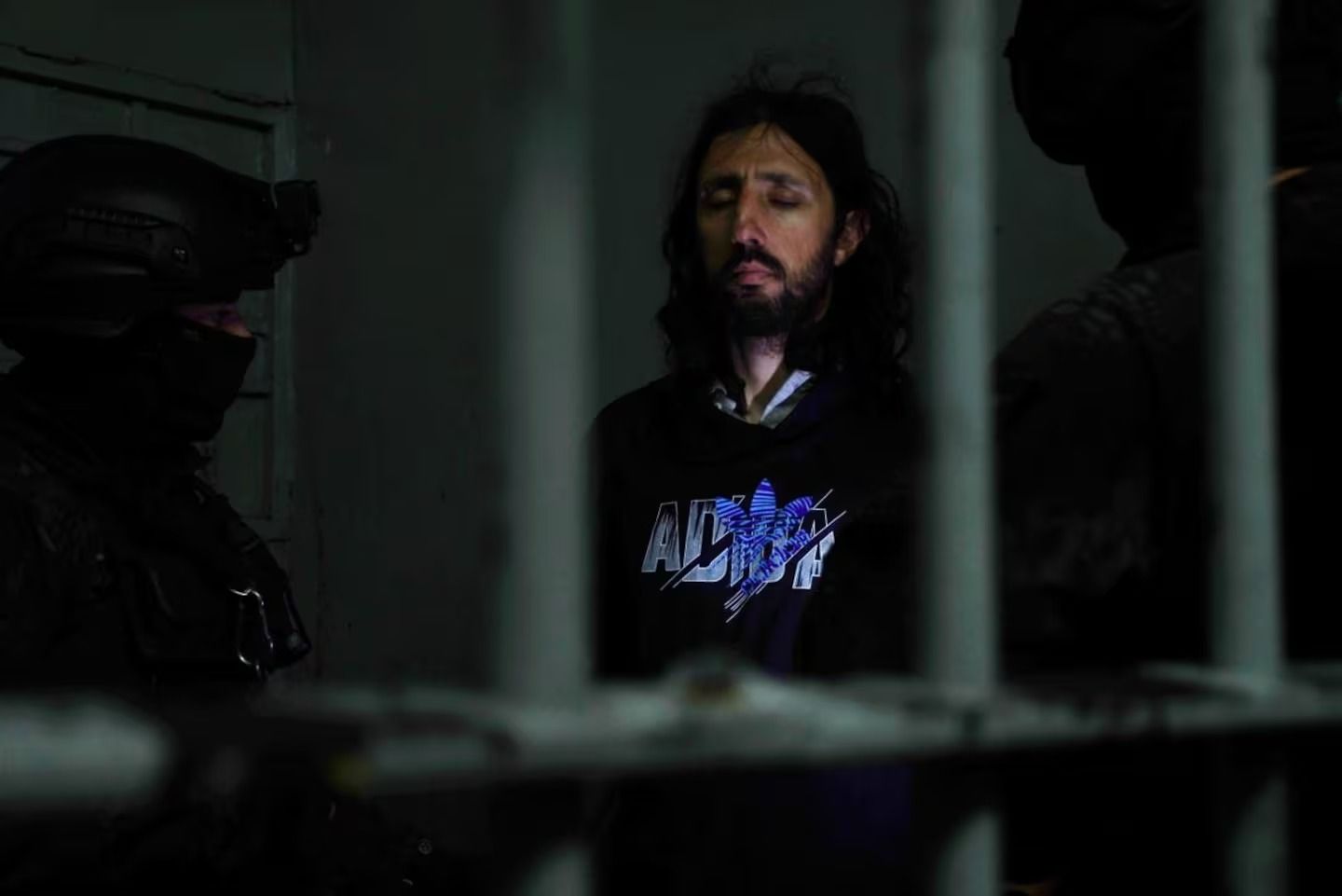 Pablo Laurta, detenido por el doble homicidio de Córdoba, en la Unidad Contención de Aprehendidos donde se le hizo la revisión médica. (Foto: Ministerio de Seguridad de Córdoba)