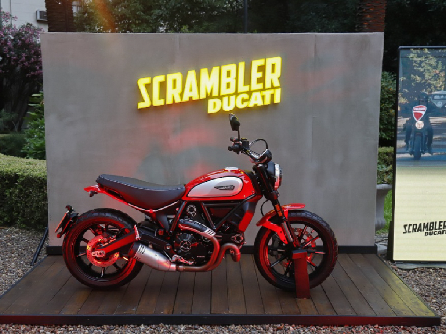 Junto a VW Córdoba producirá motos Ducati