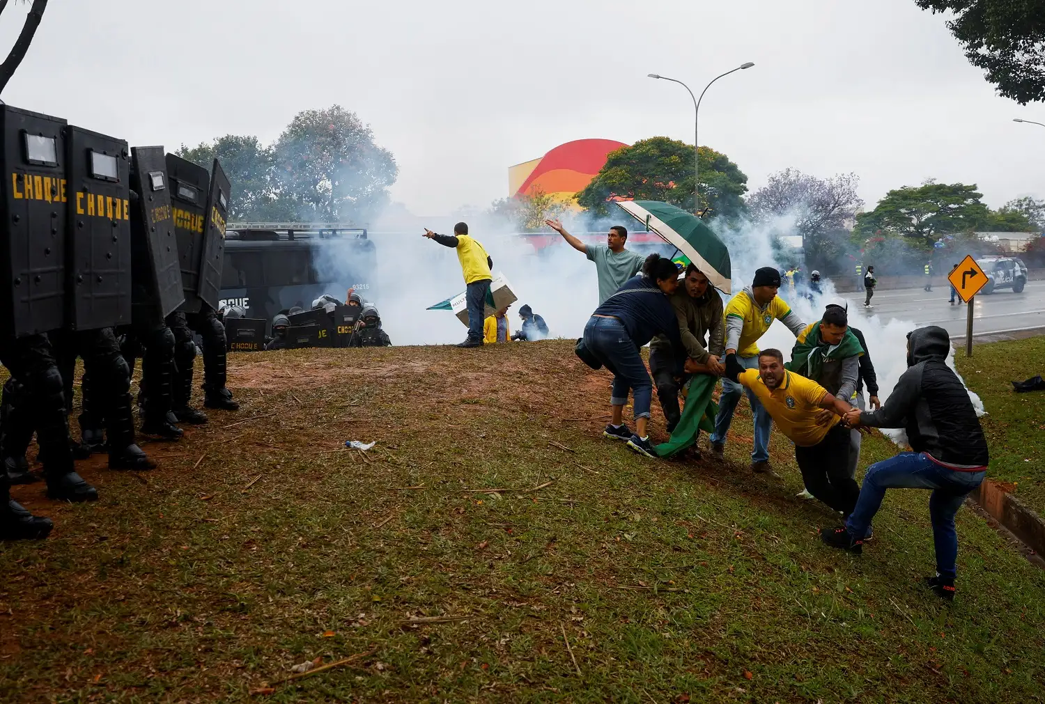 Hubo choques entre la Policía Militar y seguidores de Bolsonaro.
