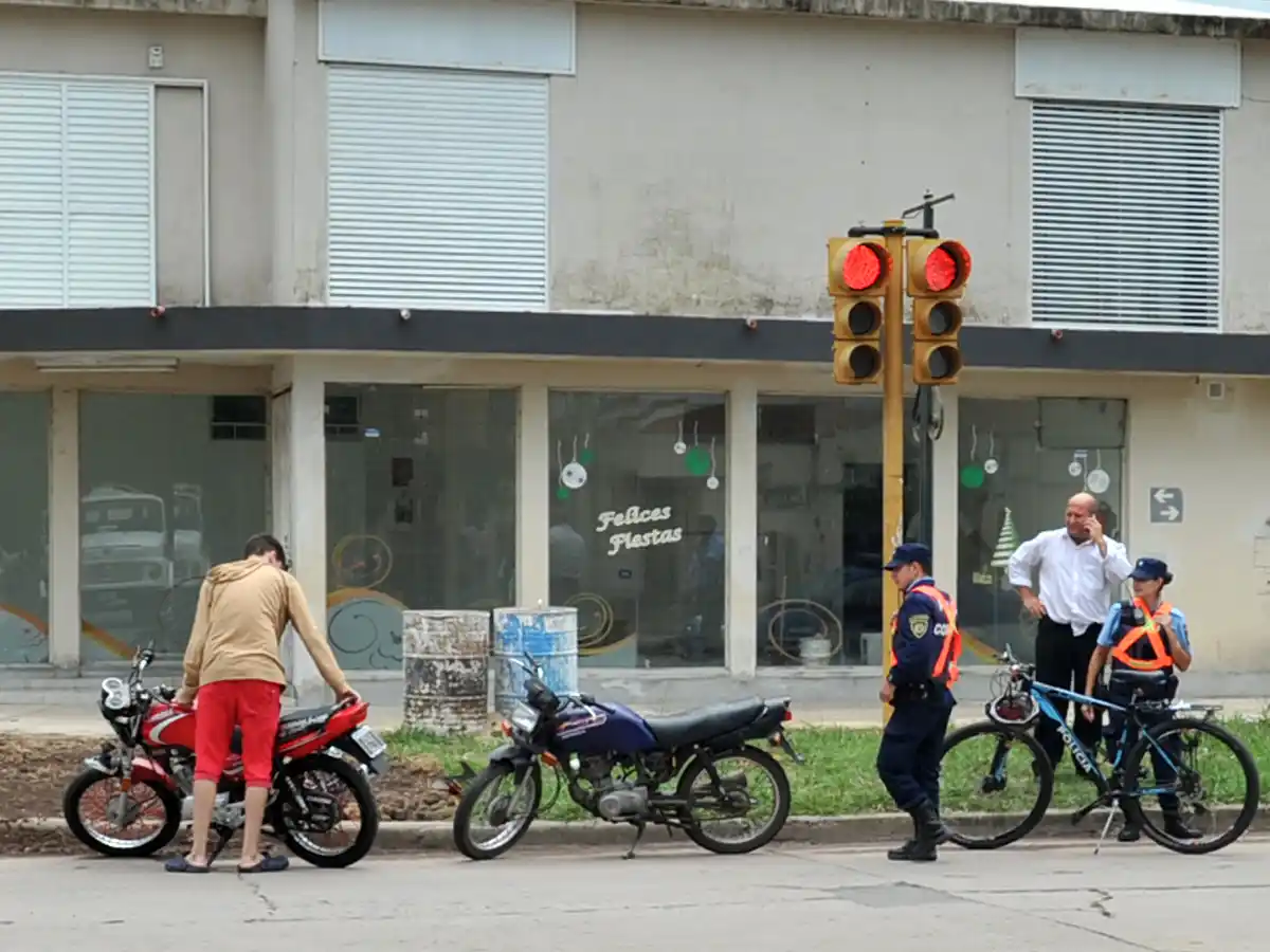 Chocaron dos motos en Ingenieros y 9 de Julio: hay un herido 
