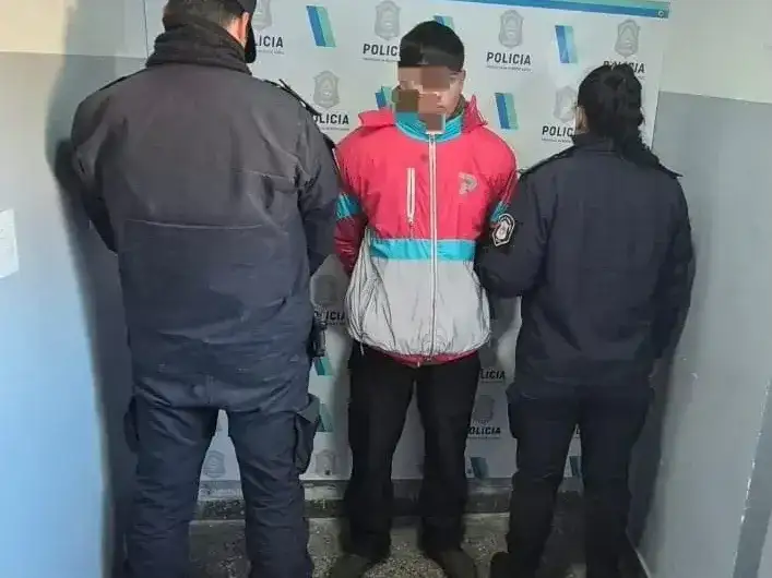 La motocicleta fue incautada y el joven quedó aprehendido por encubrimiento.