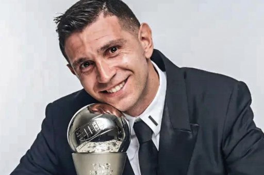 El argentino recibió el premio que lo consagra como el portero más destacado de la temporada.