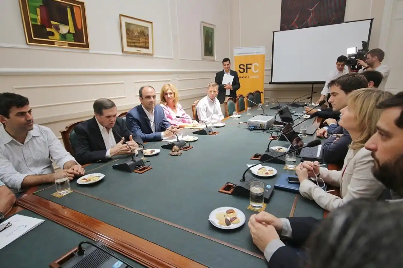 Estudio sobre el desarrollo aeroportuario de Santa Fe y la región