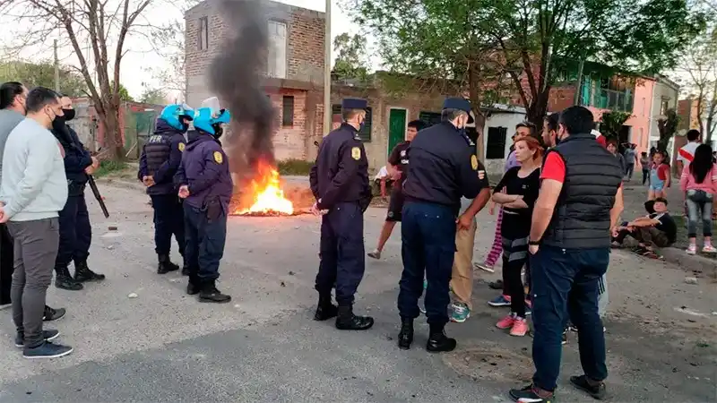 Corridas, allanamientos y 10 detenidos en el barrio Munilla
