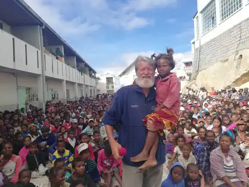 Un sacerdote argentino fue nominado al Premio Nobel de la Paz