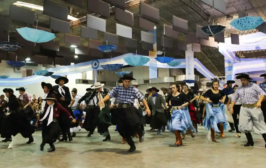 Berazategui celebra el 25 de Mayo con un gran encuentro folclórico