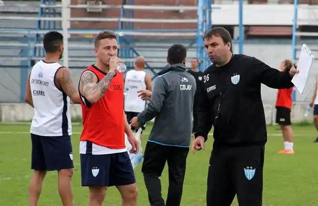 Juventud pone en marcha otra ilusión recibiendo a Flandria