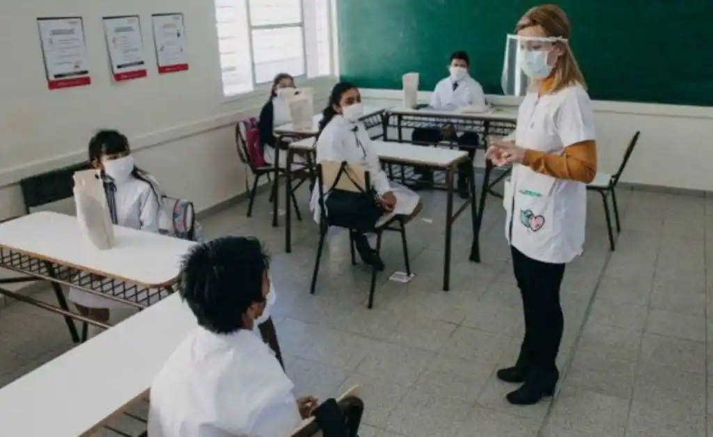 Desvinculan que la suba de casos se deba a la presencialidad en escuelas