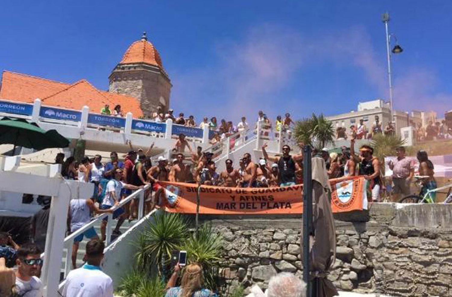 Denunciarán al sindicato de guardavidas por la protesta en el Torreón