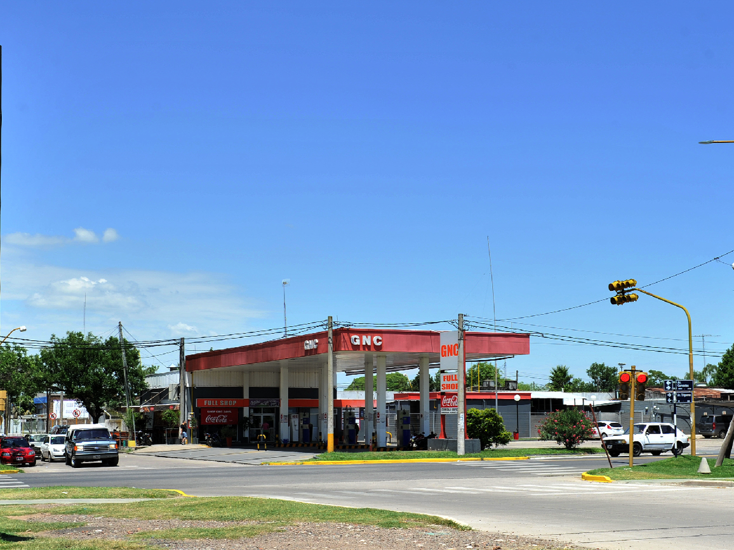 Desvían el tránsito en Av. Cervantes por reparación de caño maestro de agua.