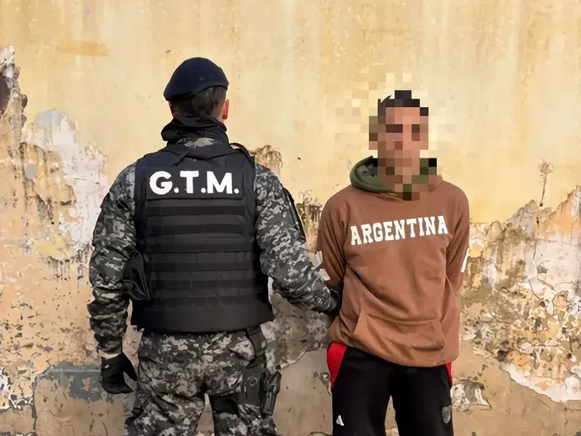 El sujeto fue aprehendido y trasladado a la Comisaría.