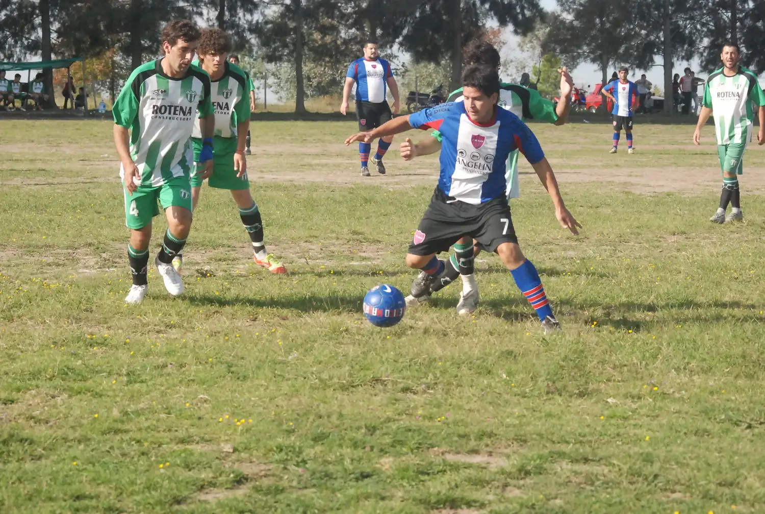 Lideran Cabral en libres y Sud América en veteranos en el torneo de la AFAG