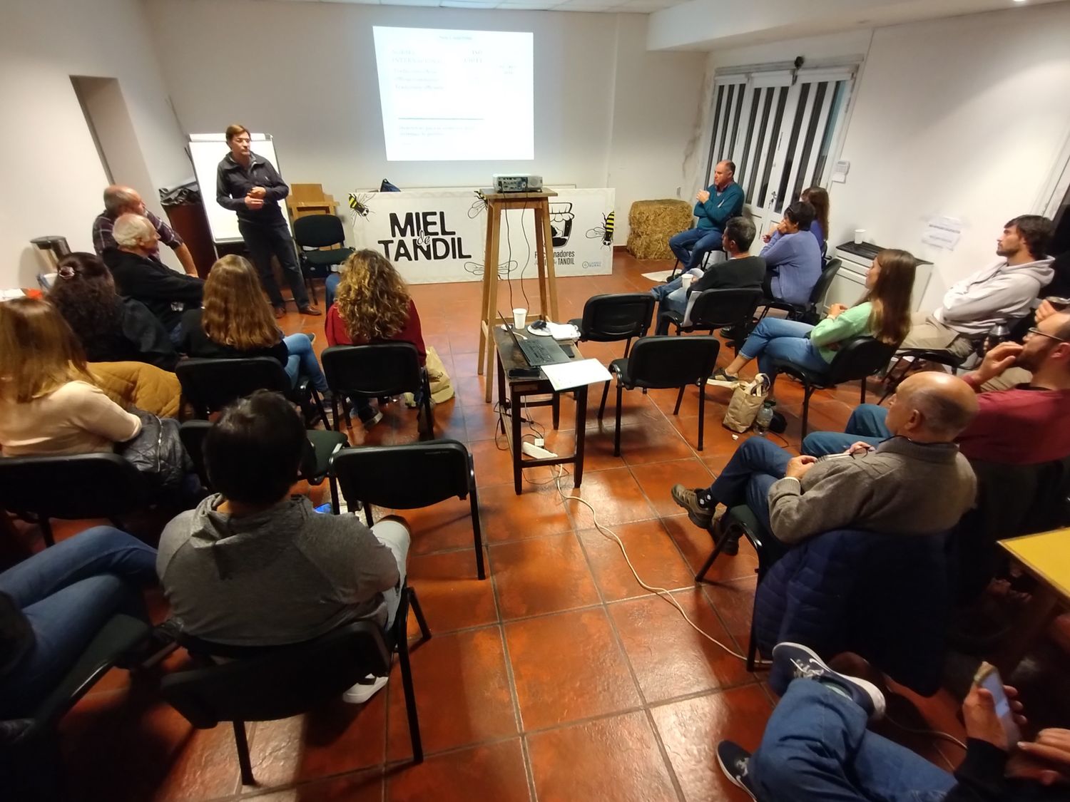 Los Fraccionadores se capacitan sobre el Sistema de Auditoría del Sello "Miel de Tandil"