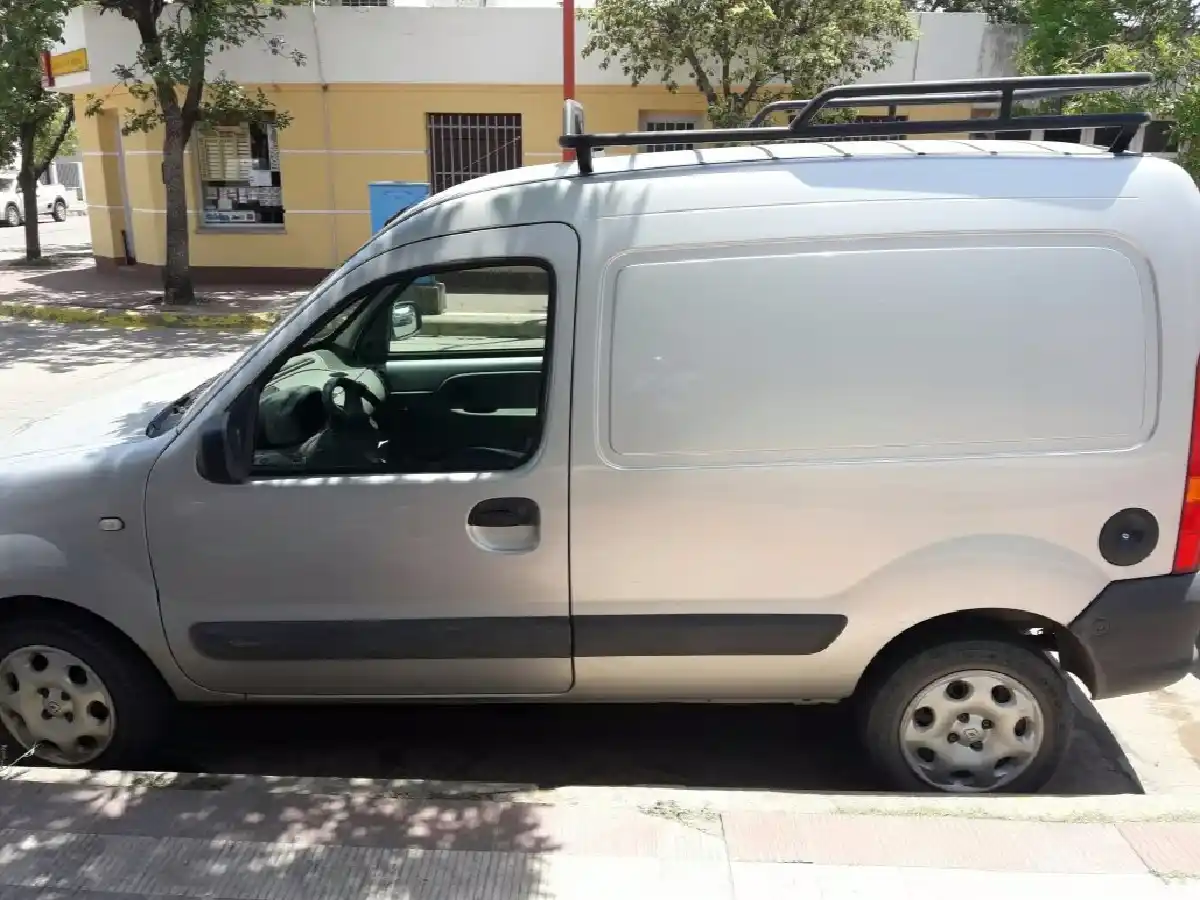 Roban camioneta en Arroyito  y los detienen camino a Sacanta