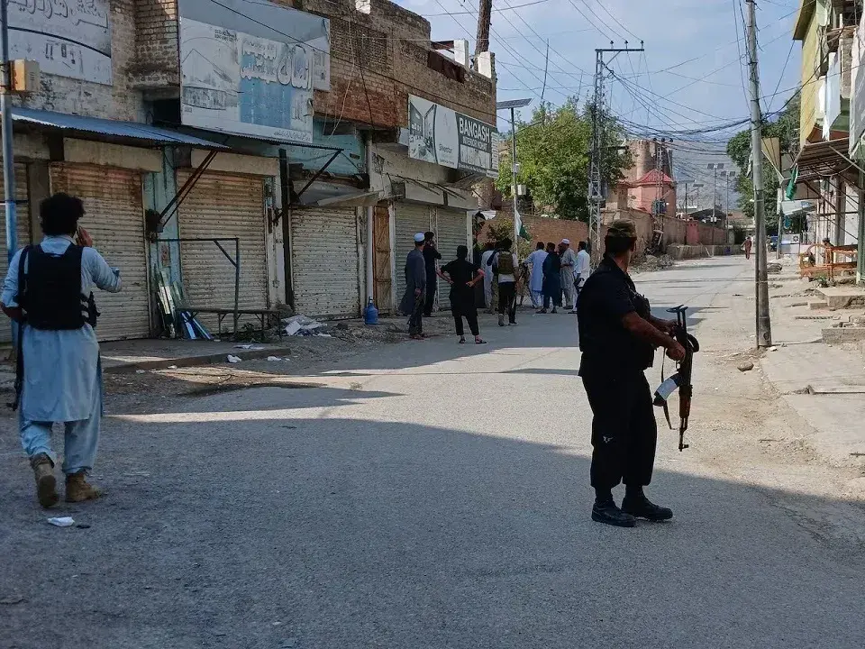 Atentado en una mezquita en Pakistán: hay al menos 16 muertos