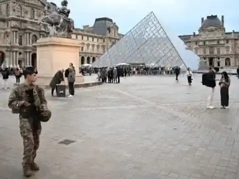 Robo millonario en el Louvre: investigan un golpe interno por las joyas valuadas en casi 100 millones de euros