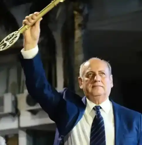 Rossi sigue sumando irregularidades y se complica su situación ante los organismos de control y la justicia