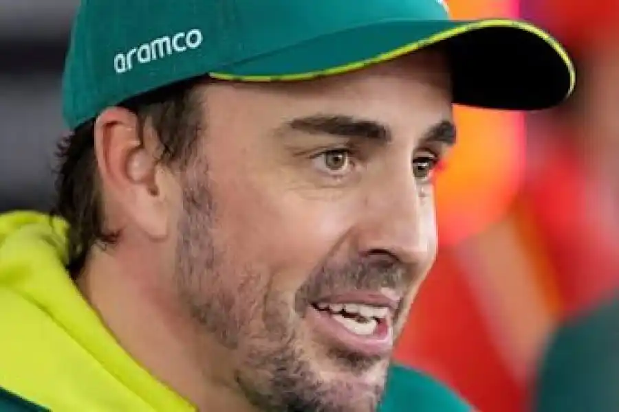 Fernando Alonso seguirá en Aston Martoin hasta 2026