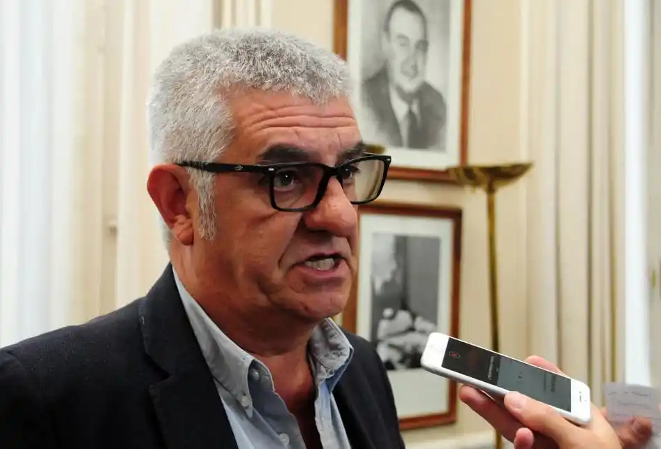 Jefe de Gabinete de Tandil criticó el DNU que prohíbe reuniones y la ministra García le contestó