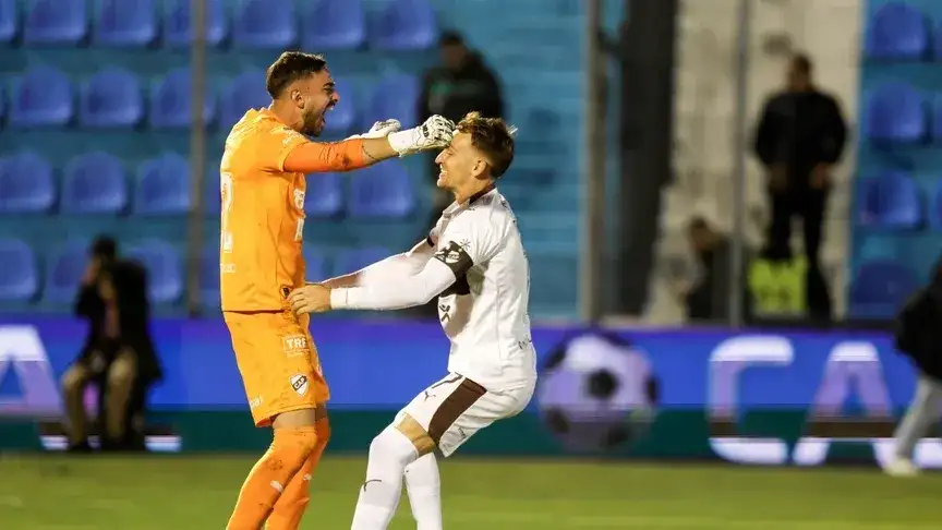 Platense se alivió en los penales.