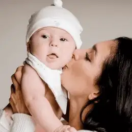 Vanessa Lyon y su hijo. Foto Instagram