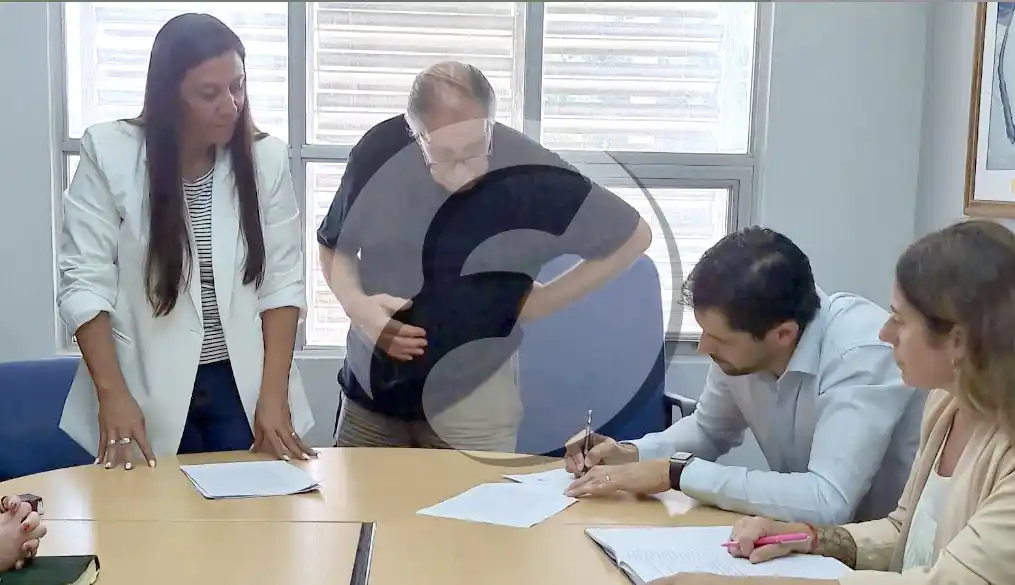 La firma tan esperada. Luego de tantas idas y vueltas se terminó firmando el tan ansiado Convenio.