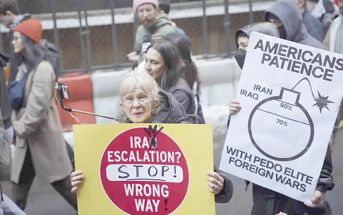 En varias ciudades, manifestantes expresaron su firme oposición a la
acción militar en Irán.