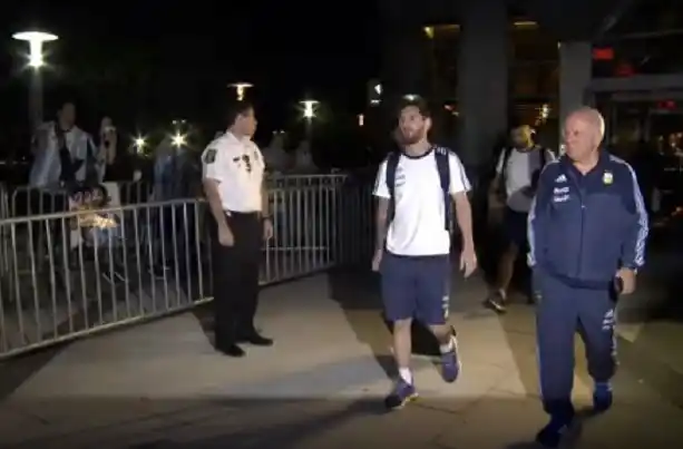 Tras la derrota con Chile, la Selección llega al aeropuerto de Ezeiza