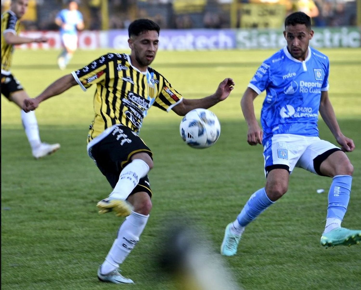 Almirante Brown perdió, pero sigue líder de la Zona A