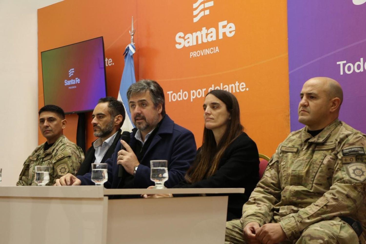 El ministro de Seguridad, Pablo Cococcioni, encabezó la conferencia de prensa.