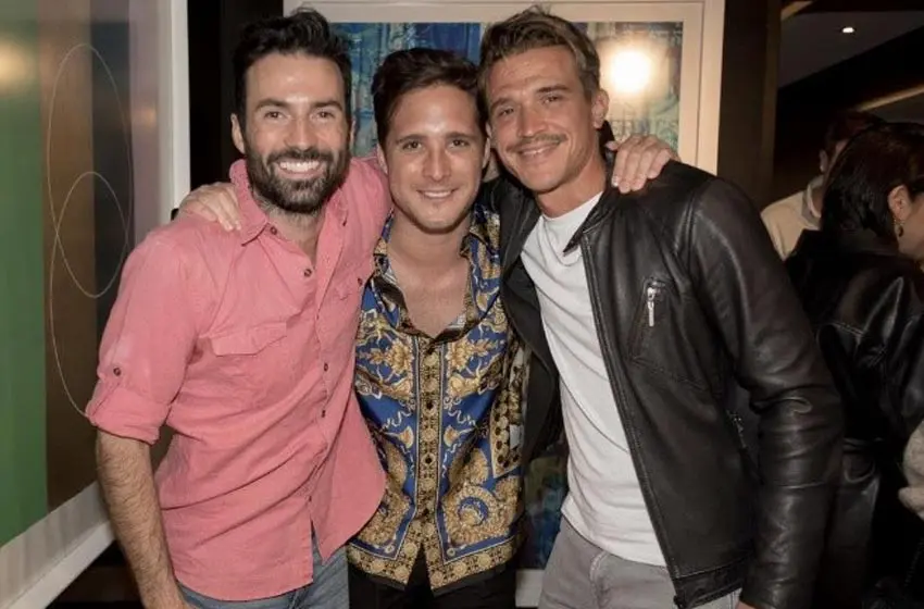 El actor Juanchi Cane le regaló remeras de Central y Newell’s a los protagonistas de la serie Luis Miguel
