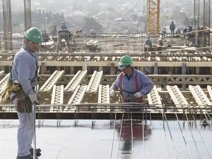 Construcción: sin obras públicas, el sector
no muestra señales de recuperación