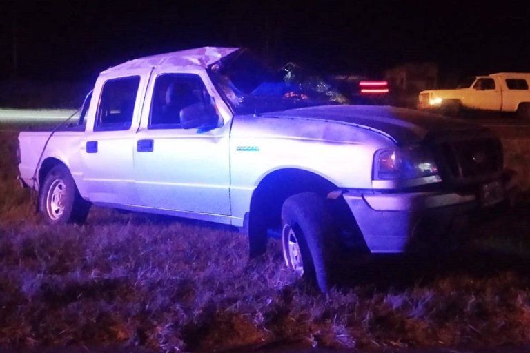 Una mujer embarazada perdió la vida al volcar su camioneta en la Autovía Artigas