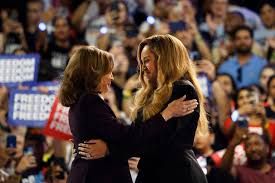 Trump pide «una gran investigación» sobre apoyo de celebridades a Kamala Harris