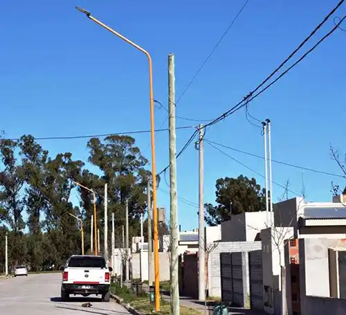 Finalizó colocación de columnas de iluminación