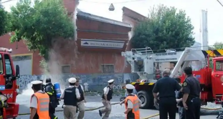 Toque de sirena en todo el país por los bomberos fallecidos en Barracas
