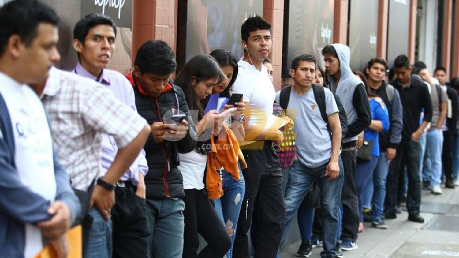 Entre los jóvenes desempleados, las mujeres enfrentan una “peor situación”