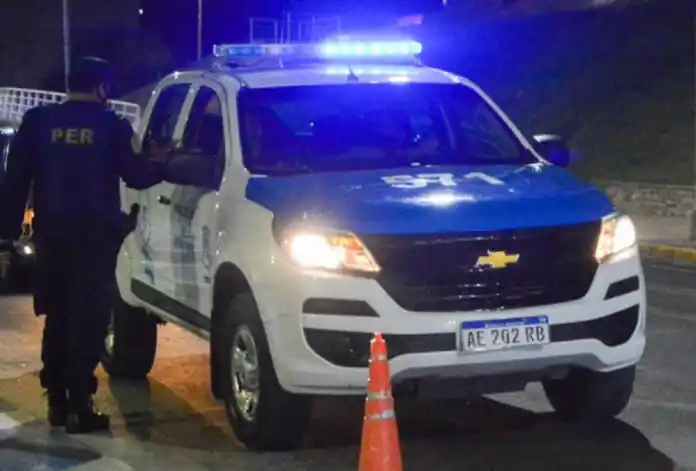 Un conductor disparó contra otro porque "lo encandiló": permanece detenido