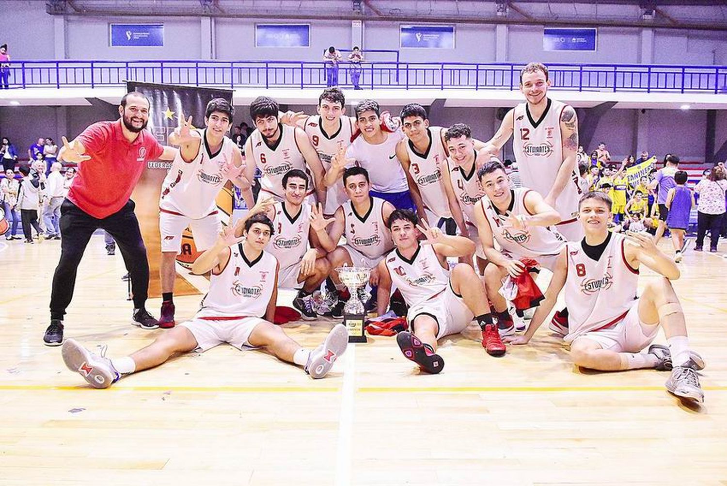 La Liga Provincial coronó a
Estudiantes como campeón