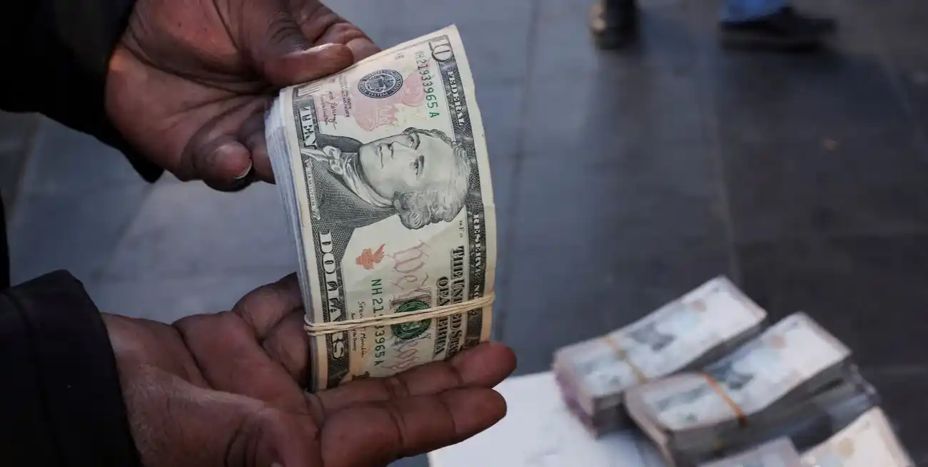 La divisa de Estados Unidos marcó este martes 11 de febrero una suba de $10 respecto a la jornada. Foto: REUTERS / Amr Abdallah Dalsh.