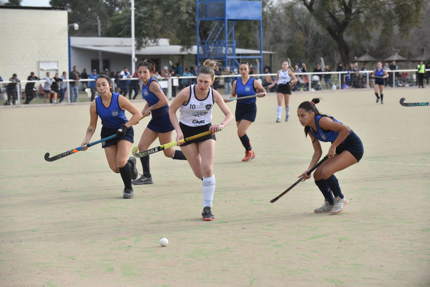 Antártida juega en Córdoba con Talleres.