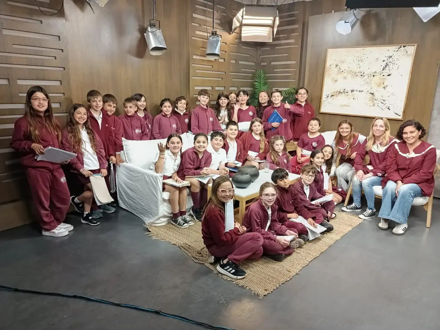 Alumnos del Colegio San Ignacio recorrieron El Eco Multimedios