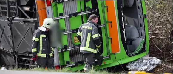 Accidente entre un autobús y un vehículo en Alemania deja 5 muertos y 12 heridos este #27Mar