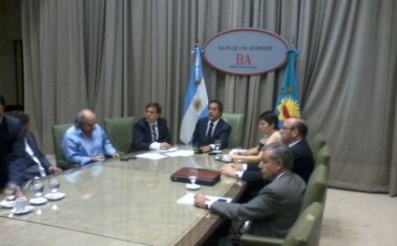 Protesta policial: Scioli anunció un sueldo básico de 8570 pesos