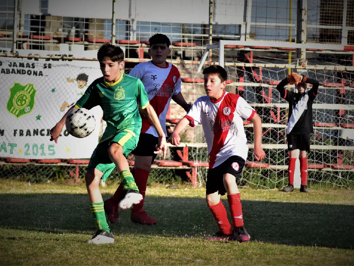 Disputan torneo en  cancha de Belgrano 