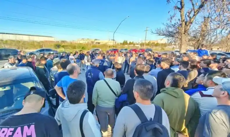 Cerró una fábrica de porcellanato en Pilar y aseguran que desde el lunes llegarán telegramas a 300 trabajadores