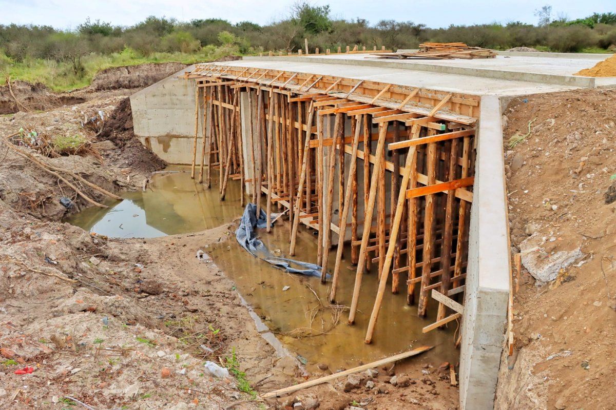 Construyen la costanera que unirá el Camino de la Península y Parque del Sol